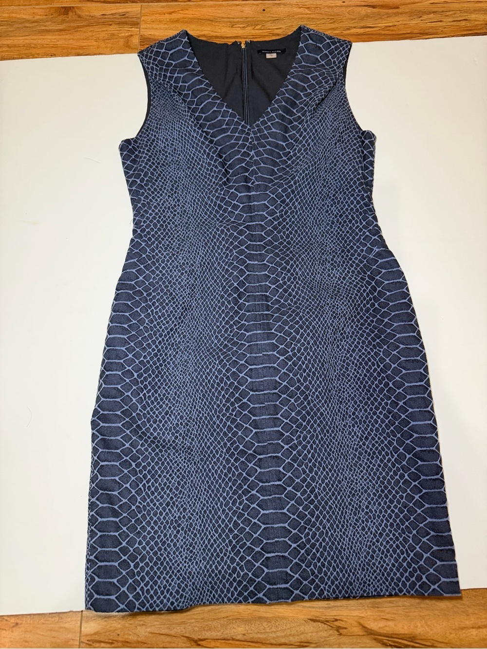 Tommy Hilfiger Blue Animal Print Sheath Knee Dress V-Neck Sleeveless 10 Zip